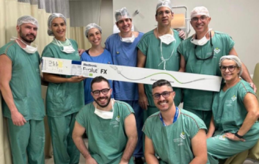 Primeiros no Brasil a implantar a nova geração Medtronic Evolut FX